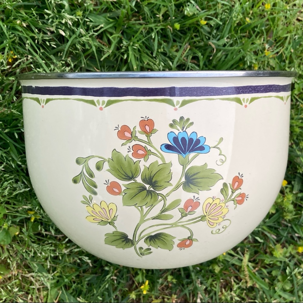 ‼️SOLD‼️ Vintage Enamel Mixing Bowl